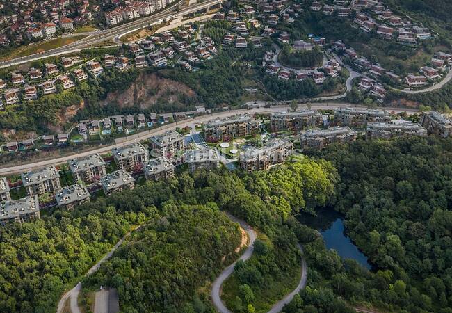 Modernly Designed Real Estate in an Elite Complex in Beykoz 16