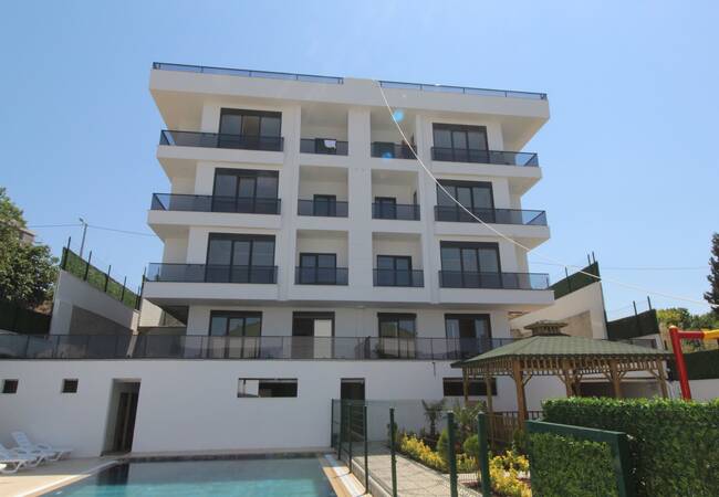Properties in a Secure Residential Complex in Buyukcekmece