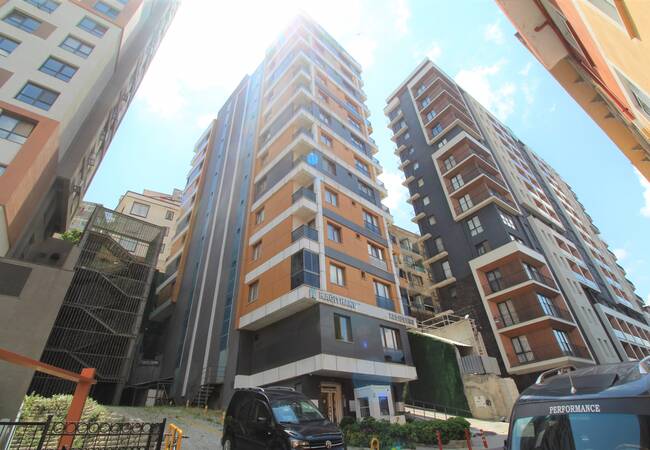Well Located Apartments with Communal Terrace in Kagithane 1