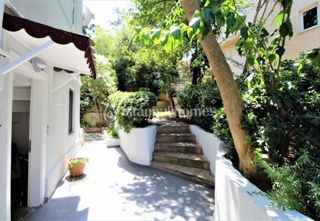 Well-designed Sea View Apartment for Sale in Istanbul Adalar 16