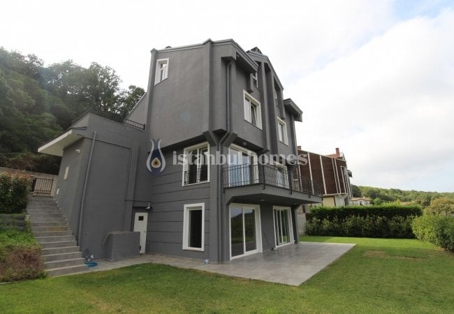 Kilyos'ta Doğa İle İç İçe Deniz Manzaralı Yenilenmiş Villa 2