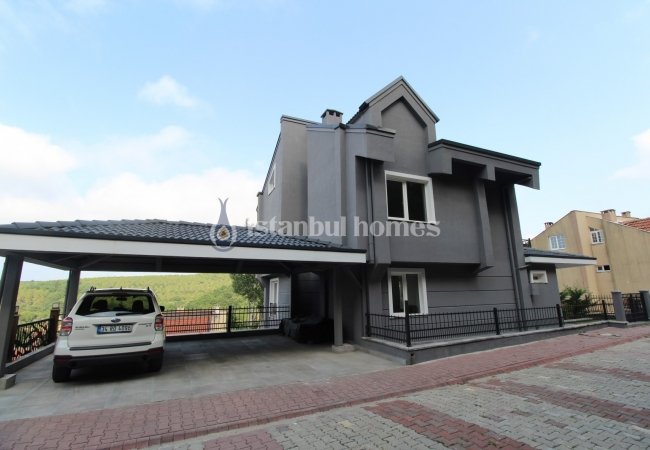 Kilyos'ta Doğa İle İç İçe Deniz Manzaralı Yenilenmiş Villa 4