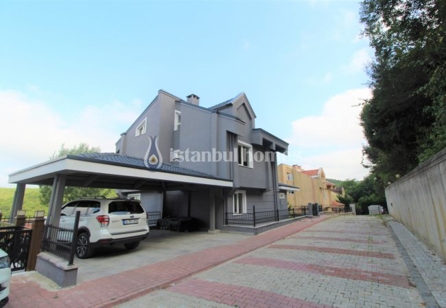 Kilyos'ta Doğa İle İç İçe Deniz Manzaralı Yenilenmiş Villa 5