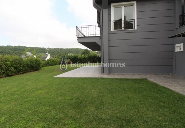 Kilyos'ta Doğa İle İç İçe Deniz Manzaralı Yenilenmiş Villa 6