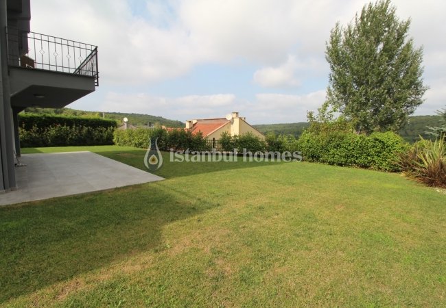 Kilyos'ta Doğa İle İç İçe Deniz Manzaralı Yenilenmiş Villa 7