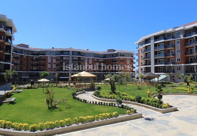 Real Estate in a Complex with Pools in Istanbul Silivri 4