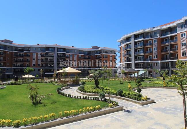 Real Estate in a Complex with Pools in Istanbul Silivri 5