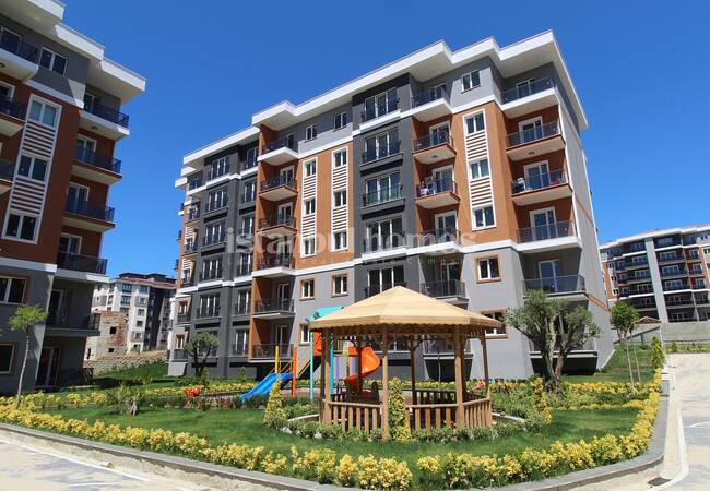 Real Estate in a Complex with Pools in Istanbul Silivri 6