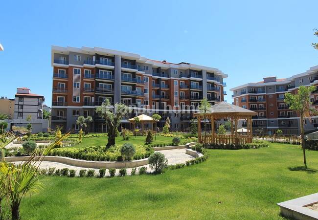 Real Estate in a Complex with Pools in Istanbul Silivri 7
