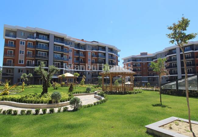 Real Estate in a Complex with Pools in Istanbul Silivri 8