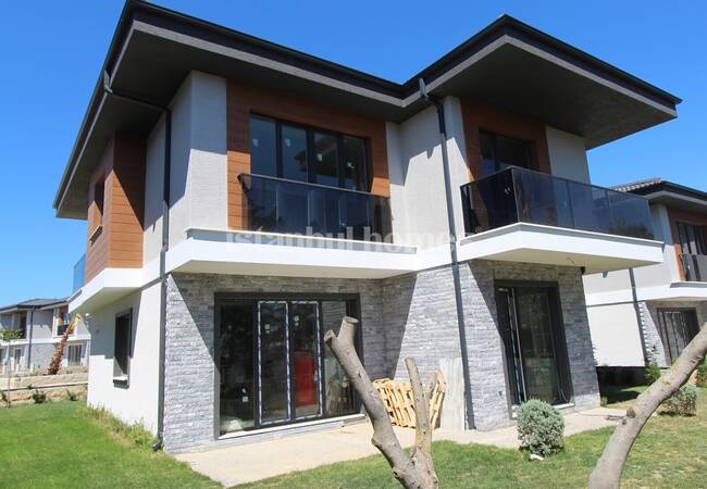 Silivri’de D-100 Karayolu'na Yakın Modern Dubleks Villalar 3