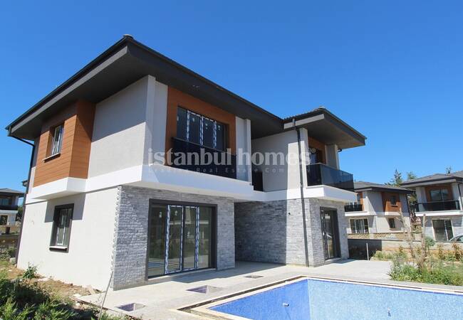 Silivri’de D-100 Karayolu'na Yakın Modern Dubleks Villalar 1