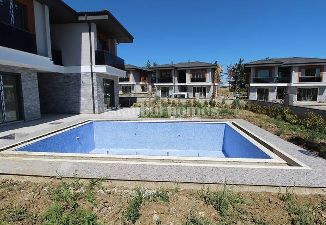 Silivri’de D-100 Karayolu'na Yakın Modern Dubleks Villalar 8