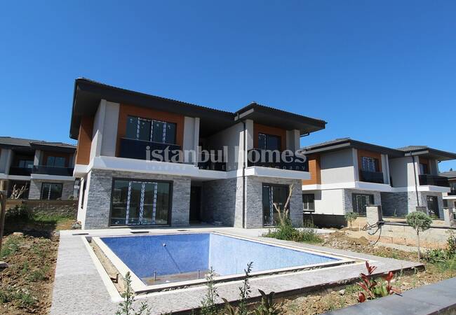 Silivri’de D-100 Karayolu'na Yakın Modern Dubleks Villalar 10