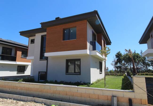 Modern Duplex Villas Close to the Sea in Silivri