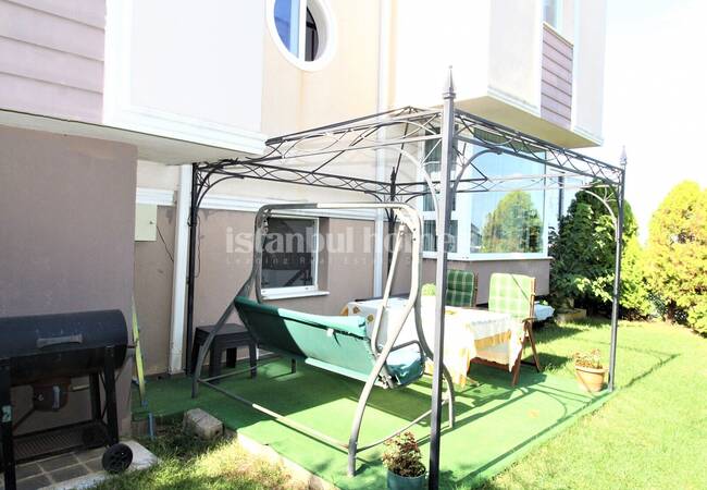 İstanbul Kurtköy'de Nezih Çevreye Sahip Bakımlı Villa 3