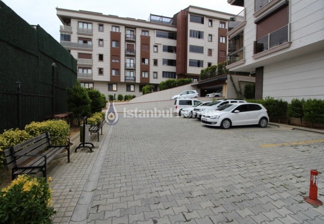 Duplex Flat Within Walking Distance to Subway and Seashore 2