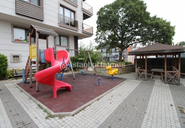 Duplex Flat Within Walking Distance to Subway and Seashore 3
