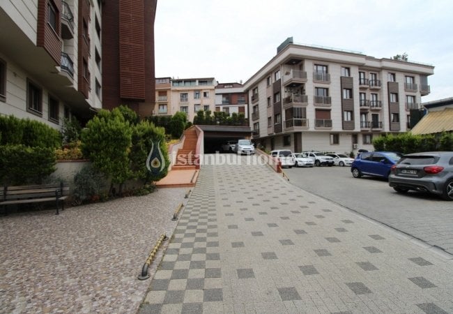 Duplex Flat Within Walking Distance to Subway and Seashore 1