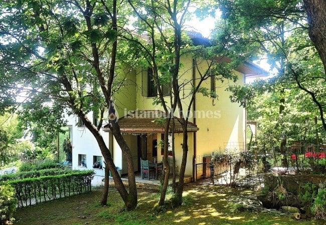 İstanbul Ömerli'de Geniş Özel Bahçeli Doğayla İç İçe Villa 2