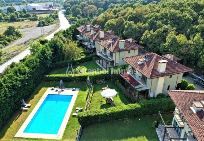 İstanbul Ömerli'de Geniş Özel Bahçeli Doğayla İç İçe Villa 6