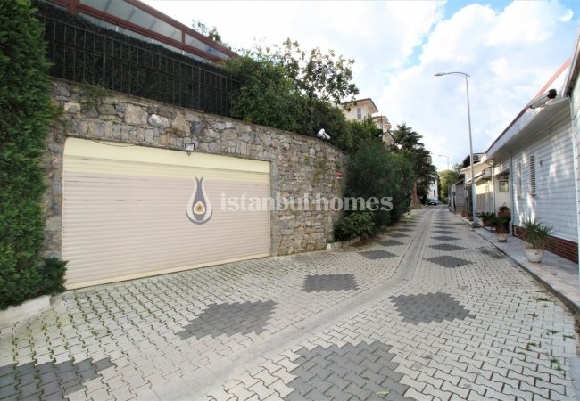 Mansion for Sale in Beykoz with Astonishing Bosphorus Views 10