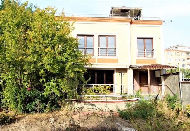Citizenship Approved Villa on a Tourism Zoned Land in Pendik