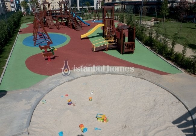 Ümraniye'de Zengin Olanaklara Sahip Sitede Lüks Daire 11