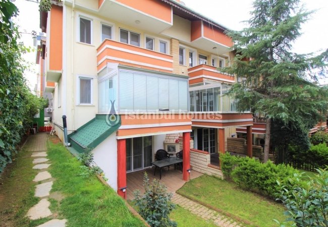 Maison Mitoyenne 6+1 Avec Jardin À Eyupsultan Istanbul 2