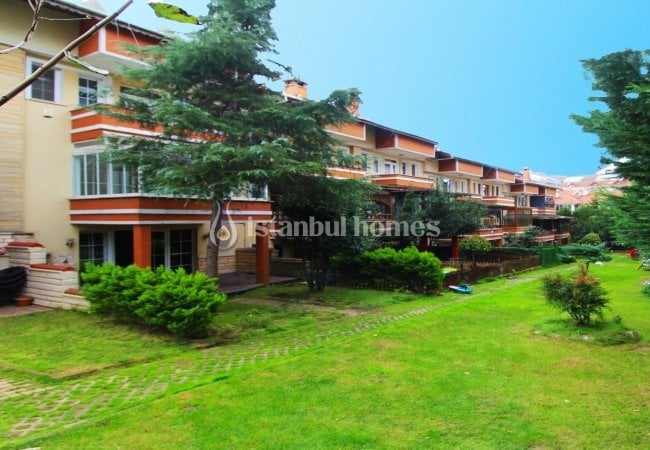 Maison Mitoyenne 6+1 Avec Jardin À Eyupsultan Istanbul 1