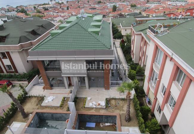 Luxuriöse Villen In Einem Sicheren Komplex In Buyukcekmece 1