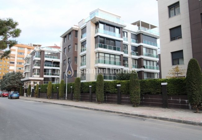 Luxury Apartments in a Secure Complex Near Sea in Maltepe 1