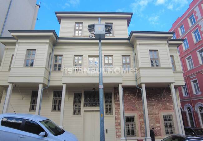 İstanbul Beyoğlu'nda Merkezi Konumda Tarihi Daireler 1