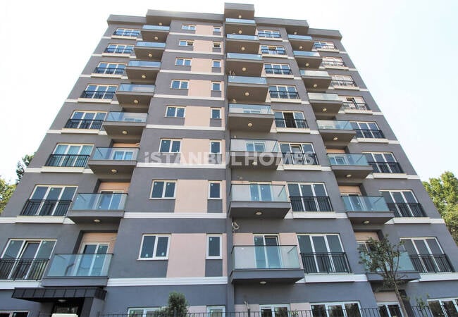 Modern Real Estate with Forest and City Views in Kagithane 1