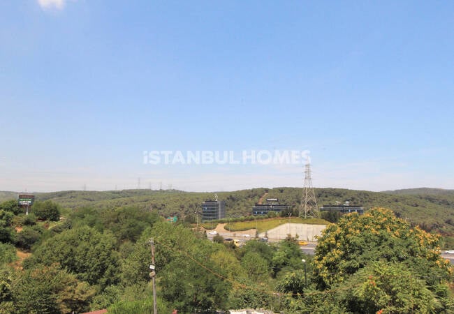 Modern Real Estate with Forest and City Views in Kagithane 3