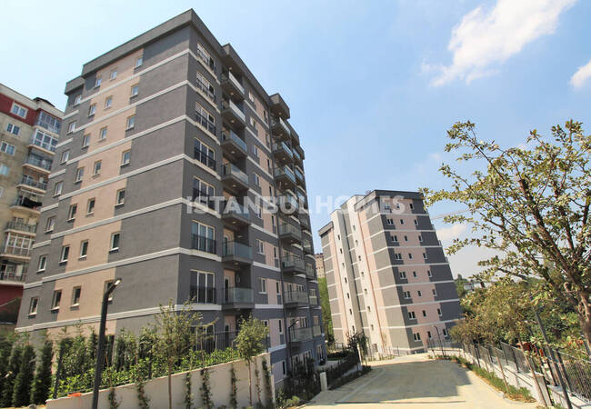 Modern Real Estate with Forest and City Views in Kagithane