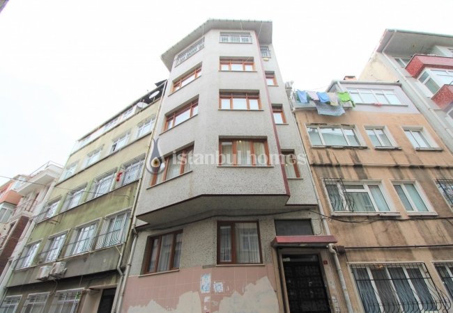 Well Located Spacious Five Bedroomed Duplex Flat in Fatih 2