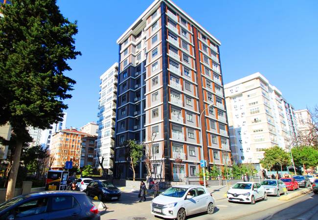 伊斯坦布尔公寓位于卡迪科伊海滩附近的一条主要街道上 1
