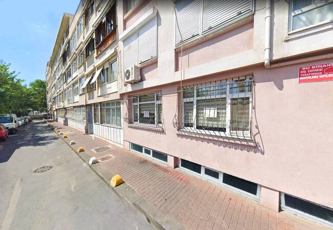 Apartment with High Rental Income Potential in Kadikoy Center 1