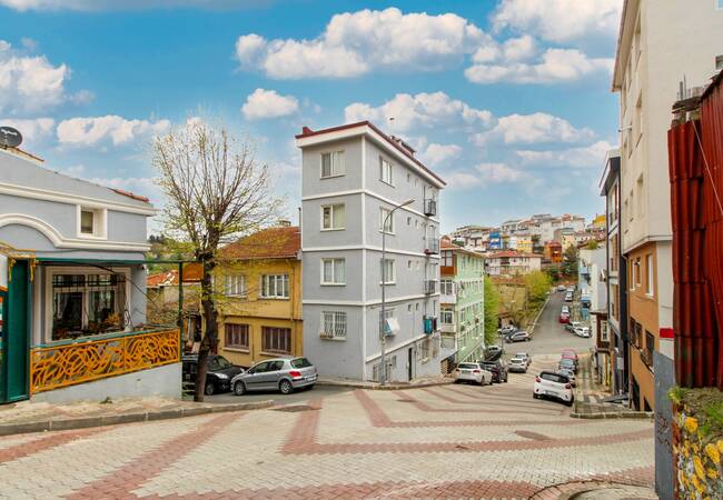 Centrally Located One-bedroom Apartment for Sale in Uskudar 1
