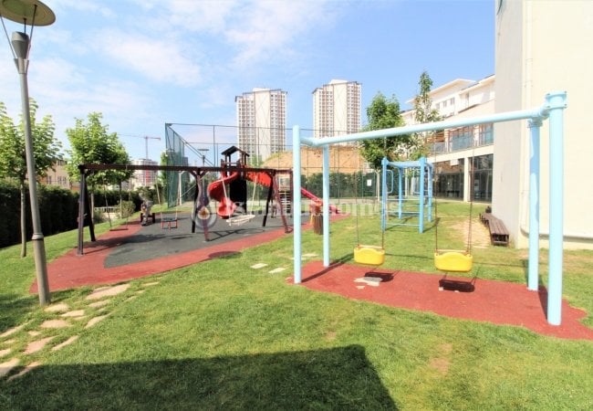 Apartment for Sale in a Complex with Security in Kartal 3