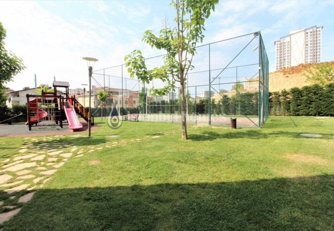 Apartment for Sale in a Complex with Security in Kartal 4