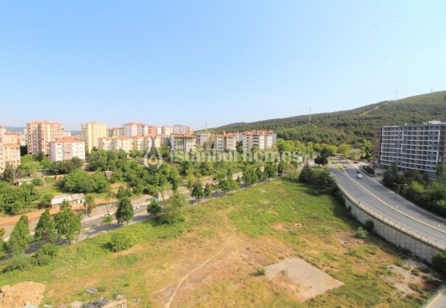 Apartment for Sale in a Complex with Security in Kartal 1