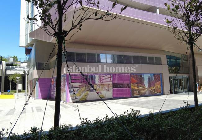 Advantageously Located Turnkey Corner Shop in Sisli Maslak 4
