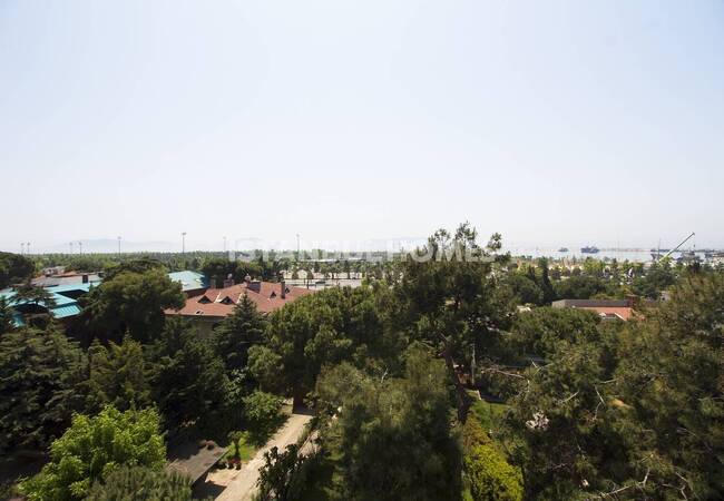 Maltepe'de Sahile Yakın Konumda Doğa Manzaralı Daireler 5