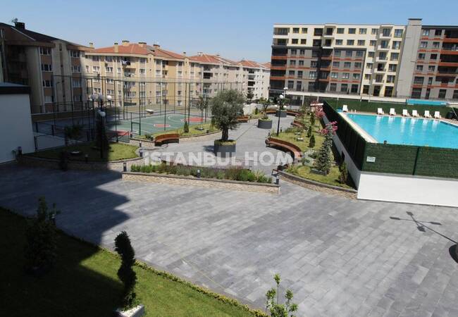 İstanbul’da Havuzlu Sitede Eşyalı Satılık 3+1 Daire 5