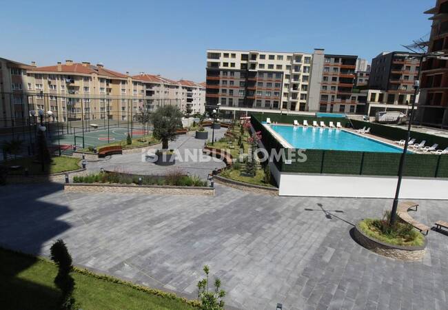 İstanbul’da Havuzlu Sitede Eşyalı Satılık 3+1 Daire 2