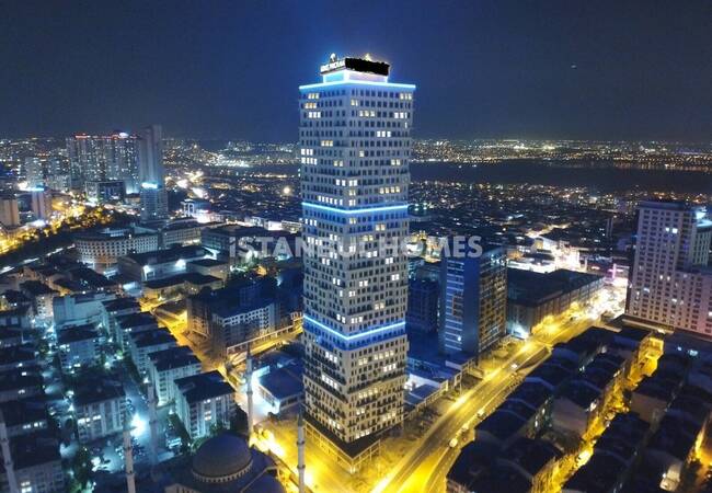 İstanbul’da Havuzlu Sitede Eşyalı Satılık 3+1 Daire 4