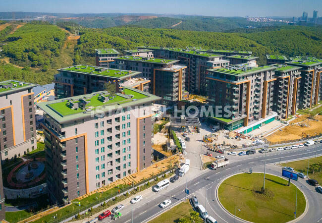 Spacious Real Estate with Forest View in Kağıthane Istanbul