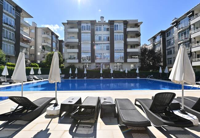 Cozy Real Estate in Complex with Pool in Eyupsultan Istanbul 1